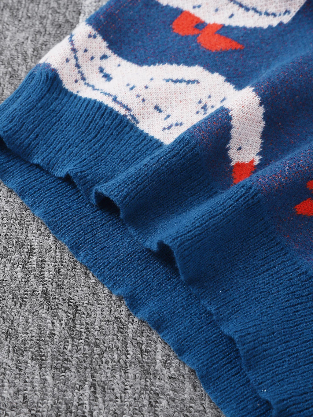 Men's Casual Sweater with Duck Print, Color-Blocking Design, Soft Knit Long-Sleeve Crew Neck Pullover. Casual Crew Neck Knit Pullover for Men, Suitable for Everyday Wear, Unisex Top for Going Out