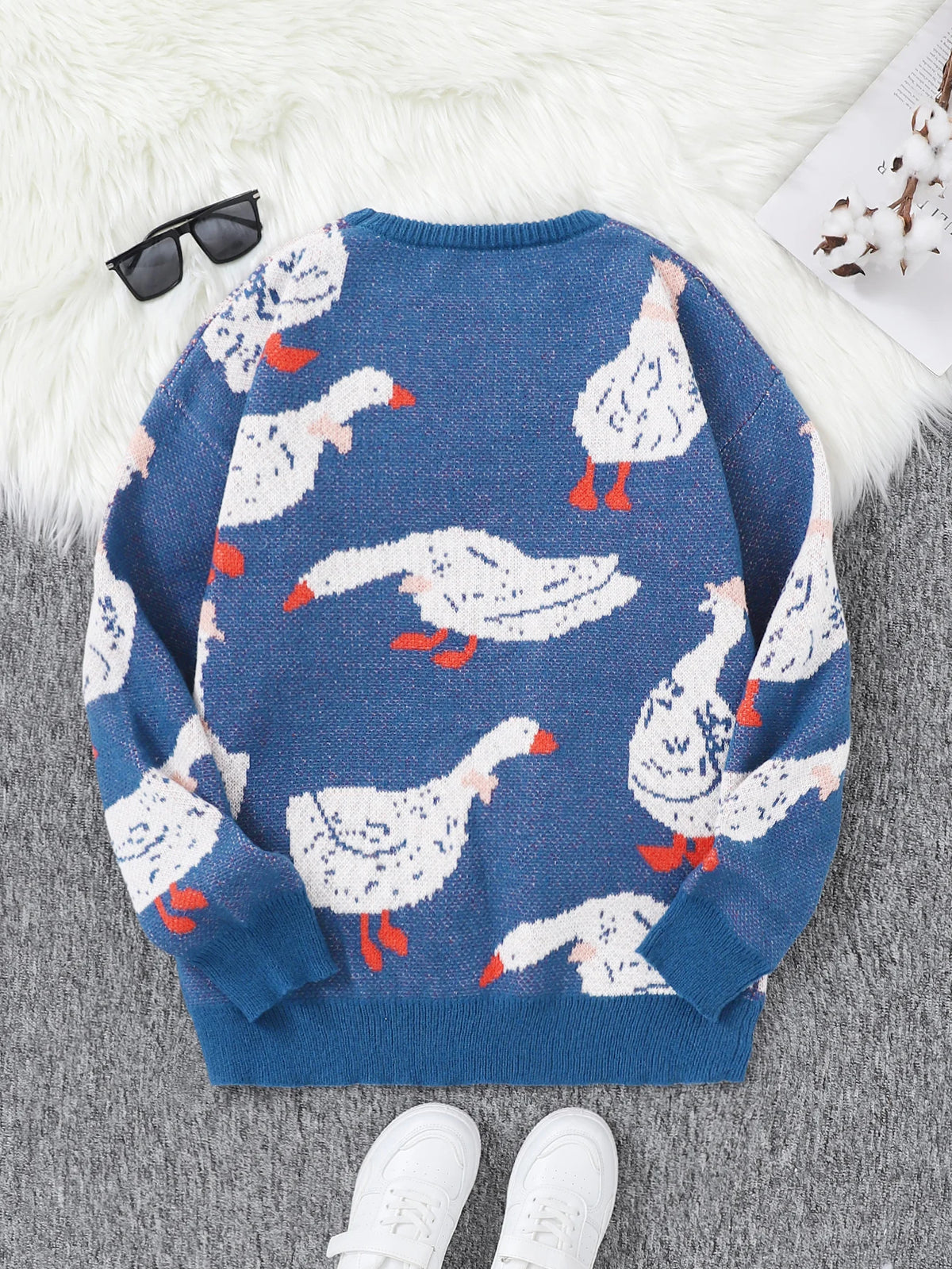 Men's Casual Sweater with Duck Print, Color-Blocking Design, Soft Knit Long-Sleeve Crew Neck Pullover. Casual Crew Neck Knit Pullover for Men, Suitable for Everyday Wear, Unisex Top for Going Out