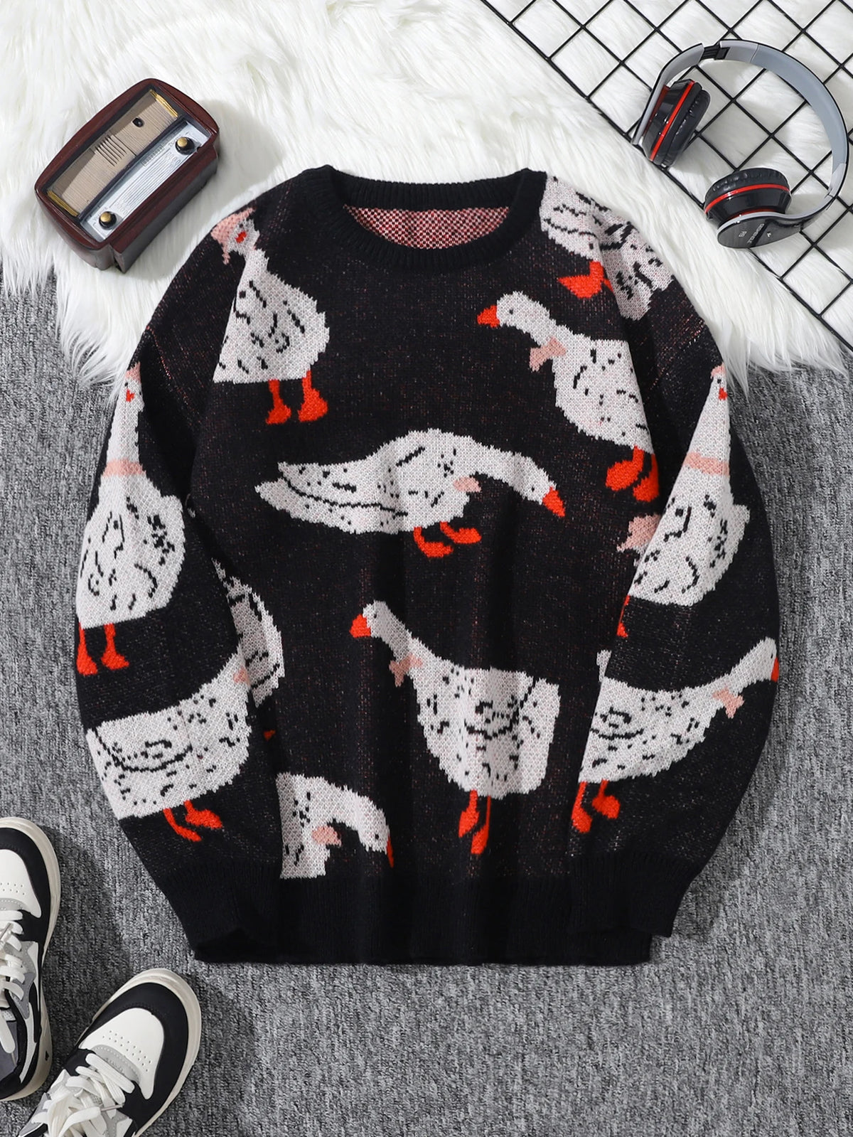 Men's Casual Sweater with Duck Print, Color-Blocking Design, Soft Knit Long-Sleeve Crew Neck Pullover. Casual Crew Neck Knit Pullover for Men, Suitable for Everyday Wear, Unisex Top for Going Out