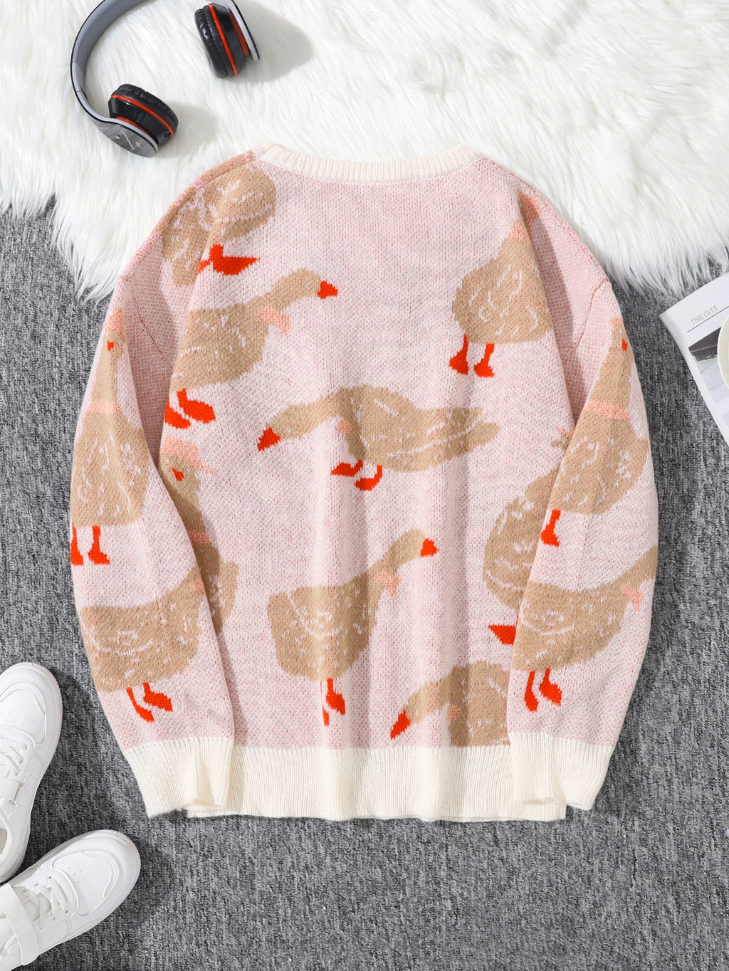 Men's Casual Sweater with Duck Print, Color-Blocking Design, Soft Knit Long-Sleeve Crew Neck Pullover. Casual Crew Neck Knit Pullover for Men, Suitable for Everyday Wear, Unisex Top for Going Out