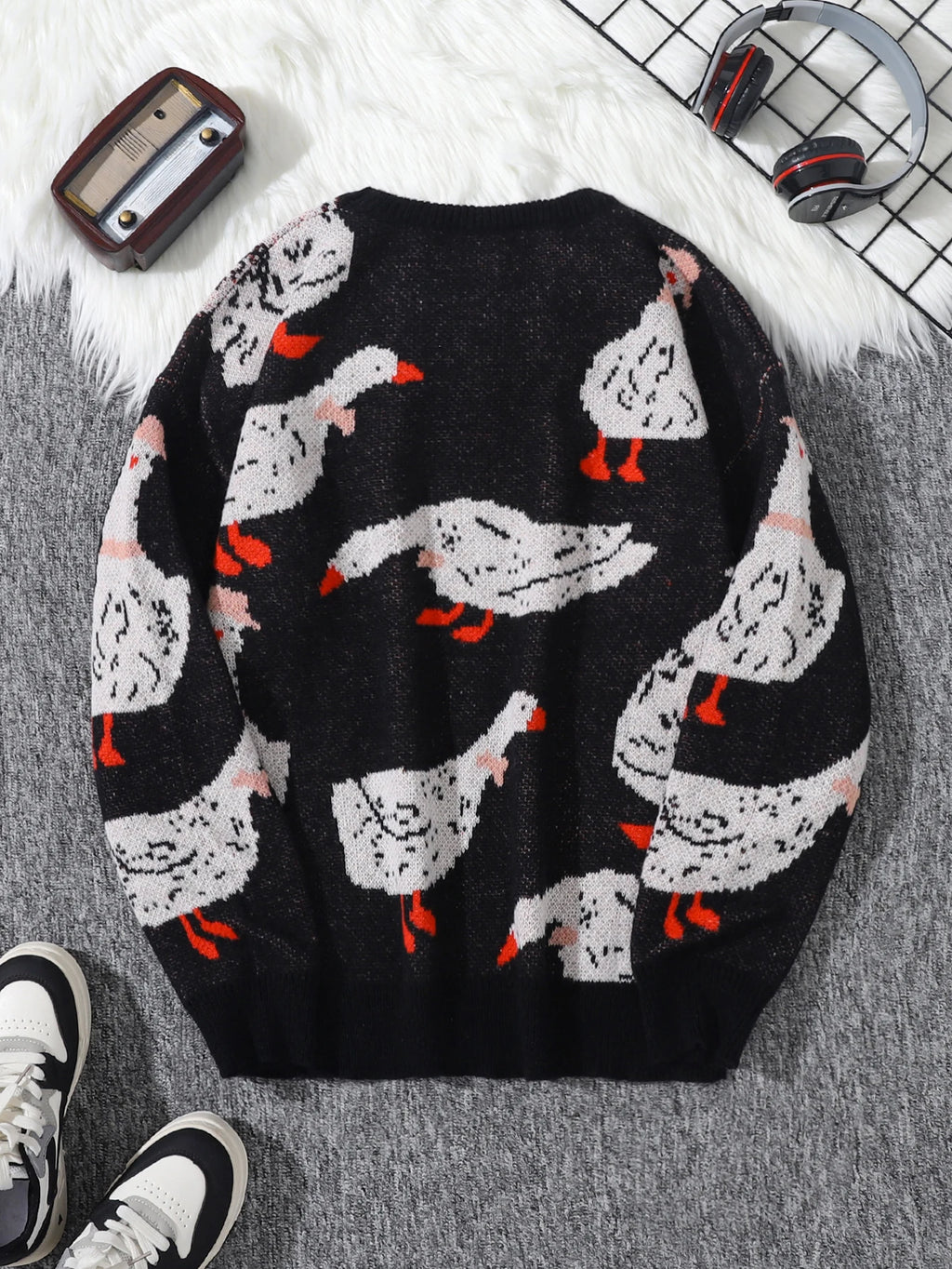Men's Casual Sweater with Duck Print, Color-Blocking Design, Soft Knit Long-Sleeve Crew Neck Pullover. Casual Crew Neck Knit Pullover for Men, Suitable for Everyday Wear, Unisex Top for Going Out