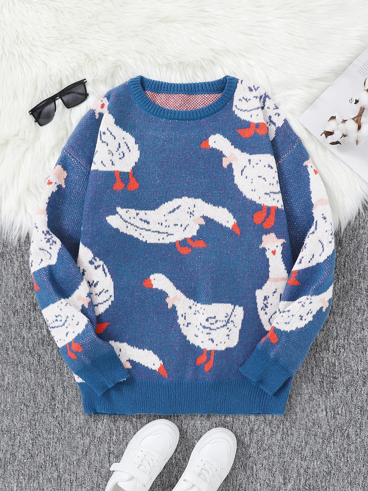 Men's Casual Sweater with Duck Print, Color-Blocking Design, Soft Knit Long-Sleeve Crew Neck Pullover. Casual Crew Neck Knit Pullover for Men, Suitable for Everyday Wear, Unisex Top for Going Out